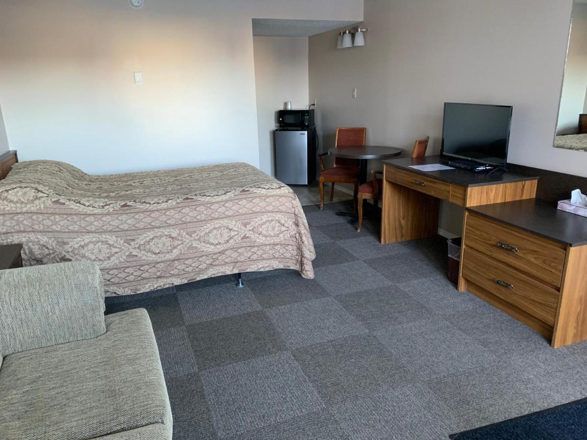 Airways Motel Cold Lake 外观 照片