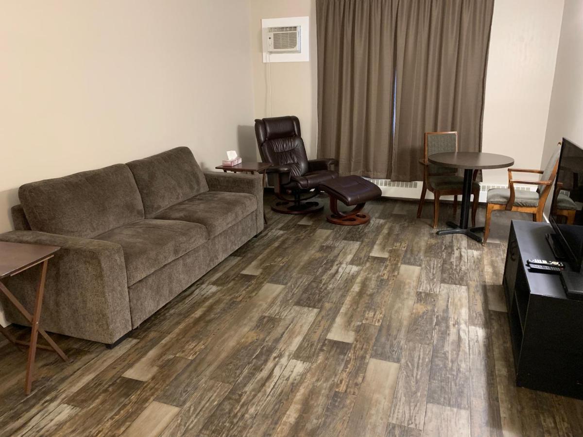 Airways Motel Cold Lake 外观 照片